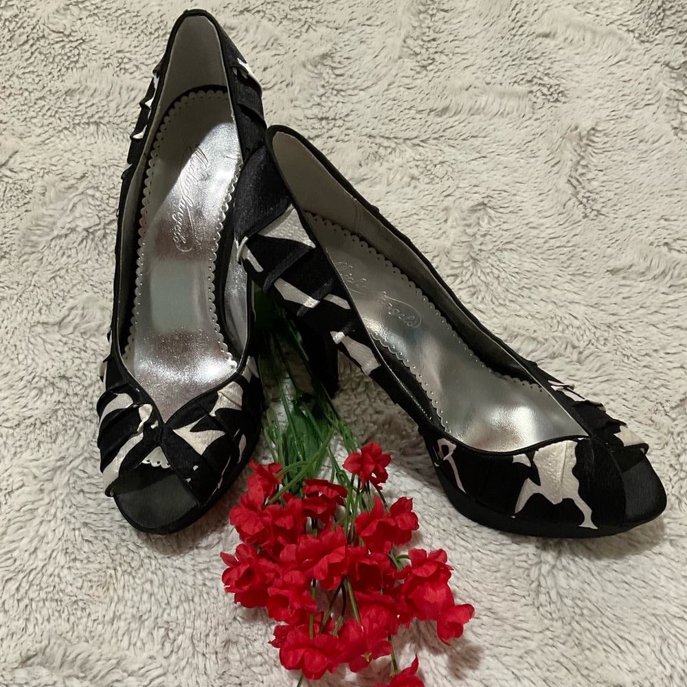 Michaelangelo Black and White Peep Toe Heels